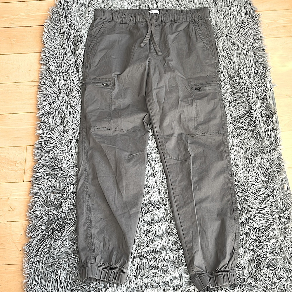 Men’s grey cargo pants